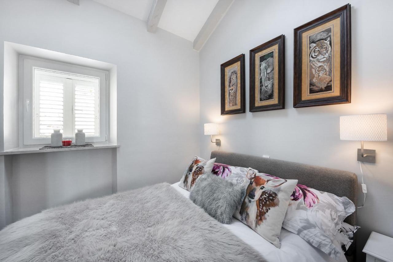 Jully Apartment With Swimming Pool Babino Polje Екстериор снимка